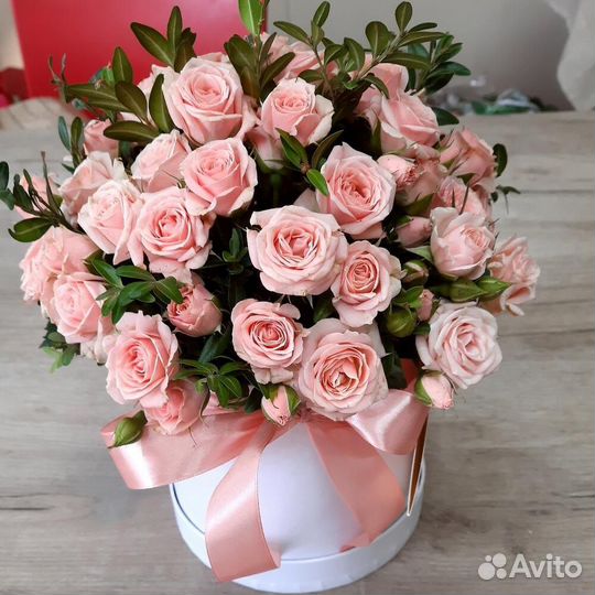 Букет в шляпной коробке из роз