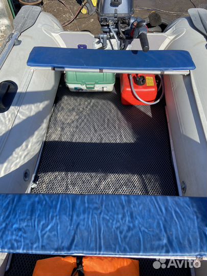 Лодка с мотором
