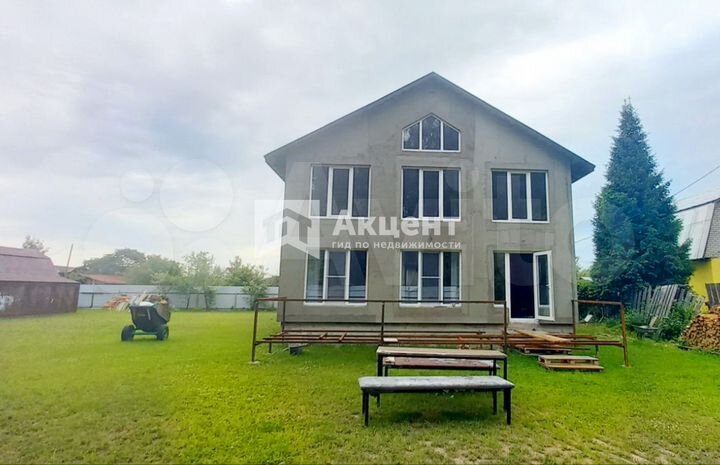 Коттедж 270 м² на участке 16 сот.