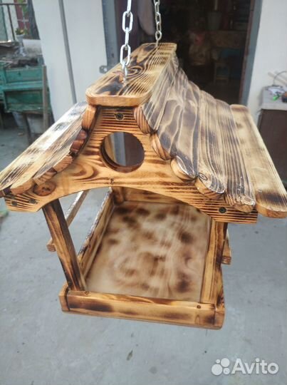 Кормушка для пернатых и скворечники