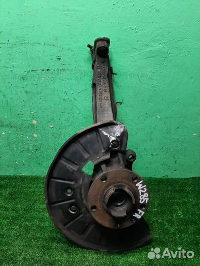 Кулак передний правый volkswagen Touareg (7L) 2006