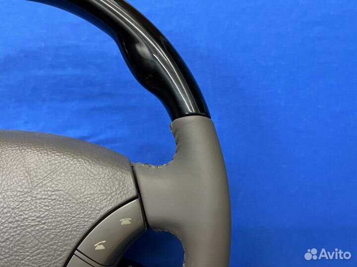 Анатомический руль с черной косточкой Lexus LX470