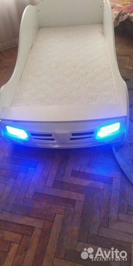 Детская кровать машина