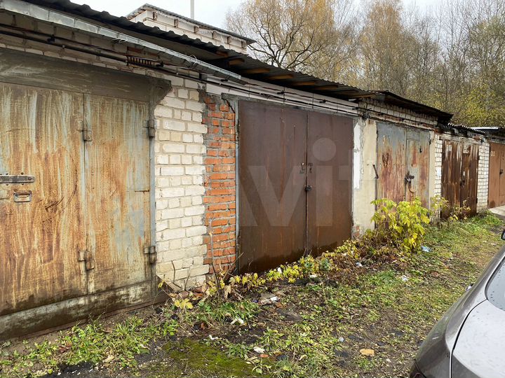 Гараж, > 30 м²
