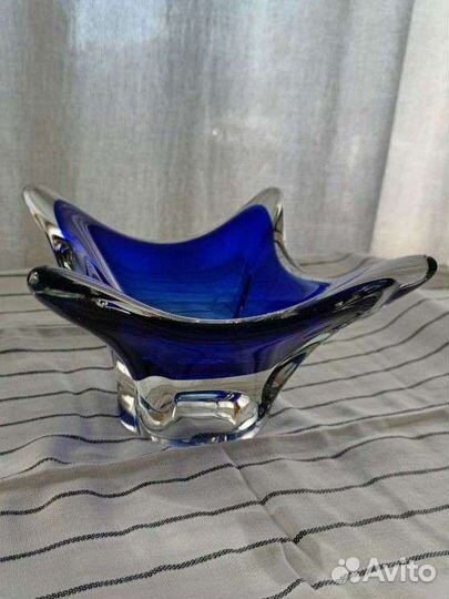 Стеклянная толстостенная ваза