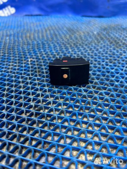 Кнопка блокировки замка двери Geely Mk седан