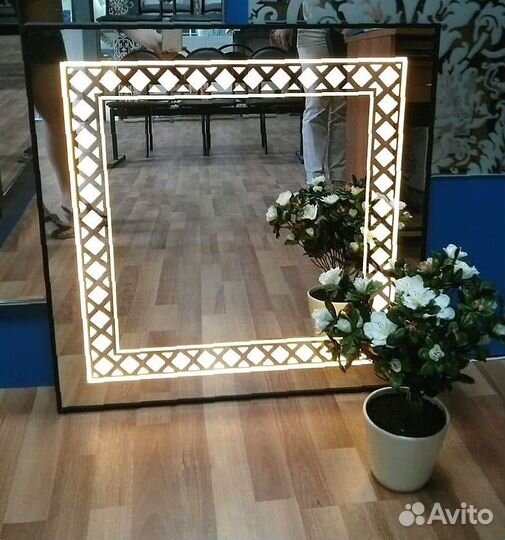 Зеркало с подсветкой на стену