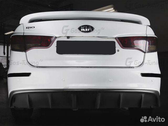 Диффузор бампера на Kia Rio 3 без стоп сигнала