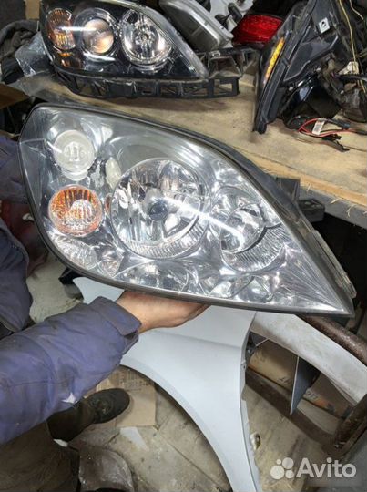 Фара правая Nissan Primera P12