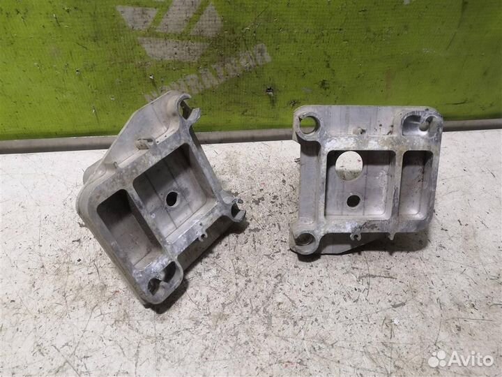 Кронштейн усилителя заднего бампера Рено Меган 2