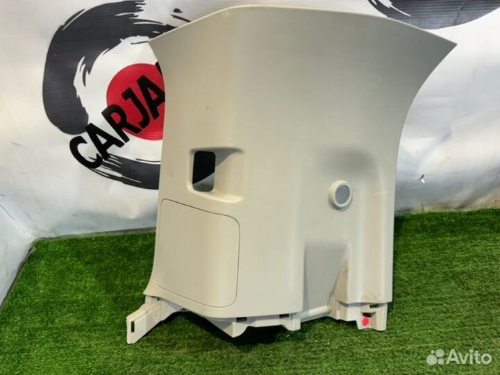 Обшивка стойки кузова задняя правая Toyota Noah