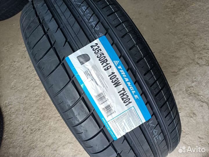 Triangle TH201 235/50 R19 103W