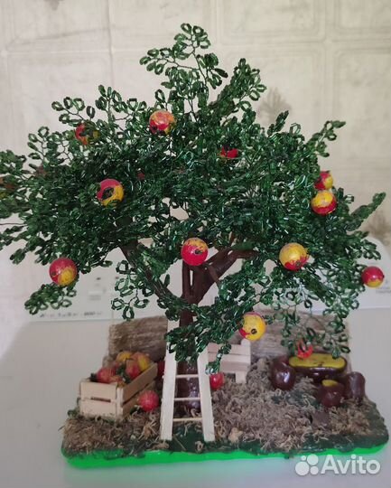 Яблоня поделка