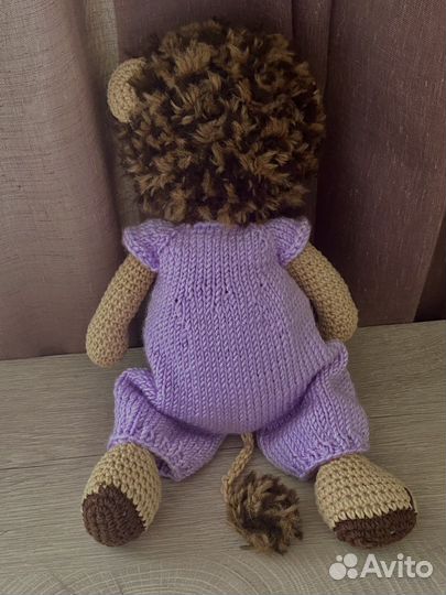Мягкий вязаный львенок