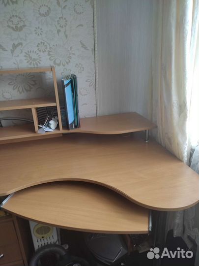 Компьютерный столик для ноутбука