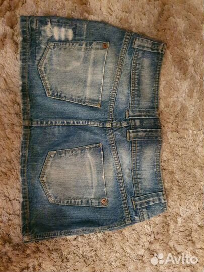 Много женских юбок