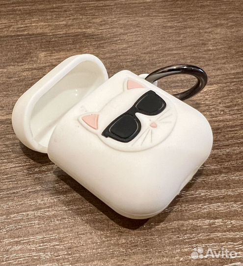 Чехол Karl Lagerfeld Silicone для Apple Airpods 2