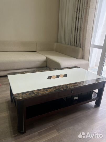 Мраморный стол