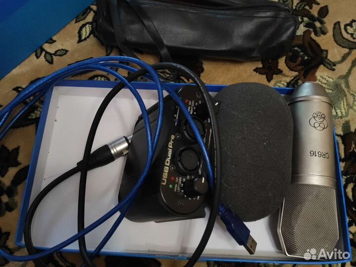 Студийный микрофон и звуковая карта