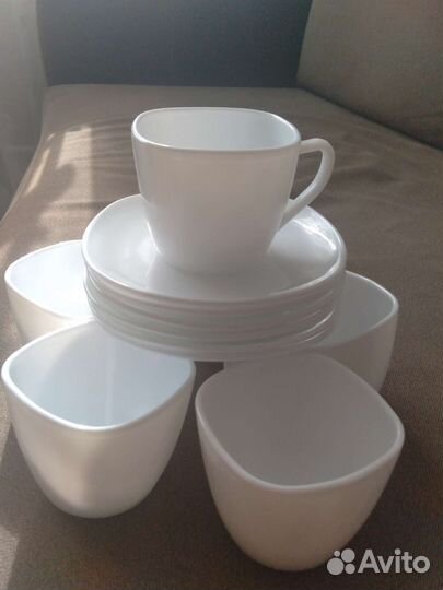 Чайные чашки с блюдцами