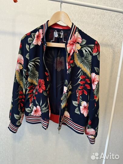 Бомбер женский