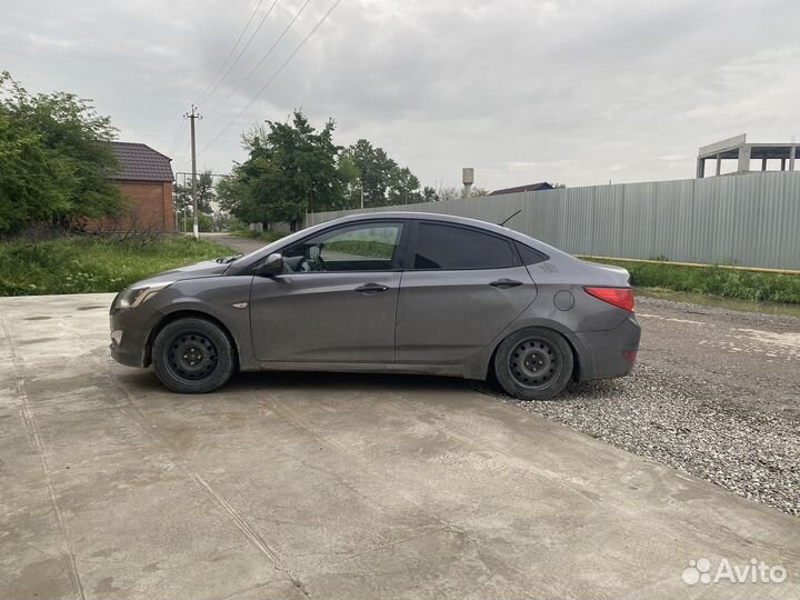 Hyundai Solaris 1.4 AT, 2015, битый, 280 000 км