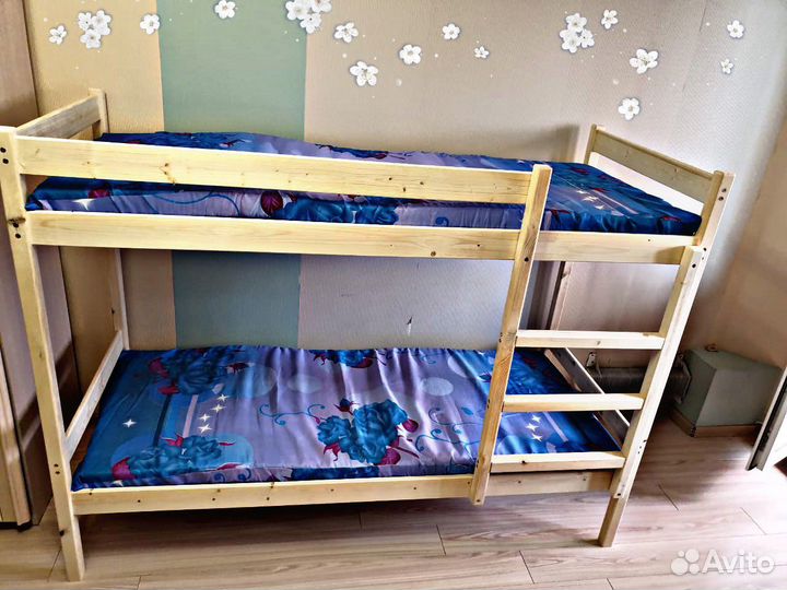 Двухъярусная кровать из массива