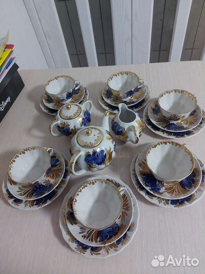 Фарфоровый чайный сервиз 