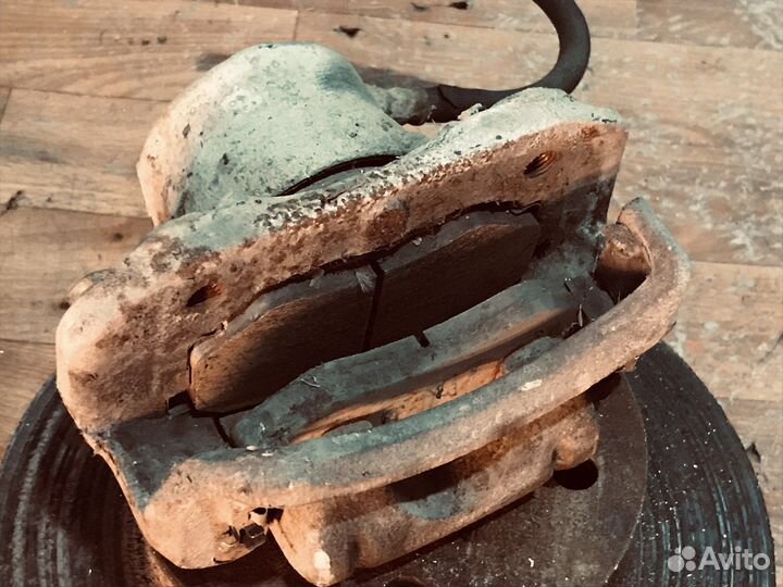 Суппорт тормозной Toyota GX71