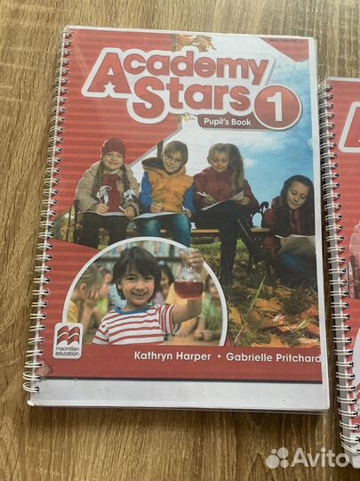 Учебники и тетрадь по английскому Academy stars 1