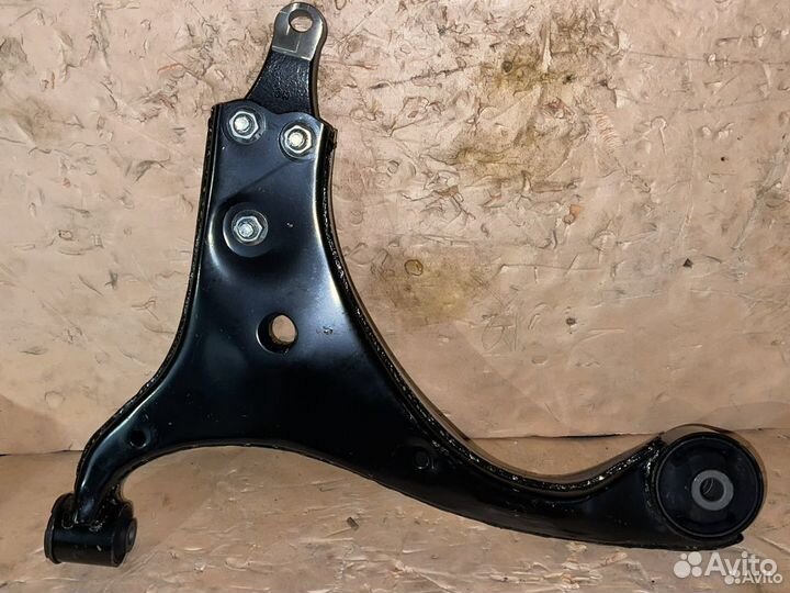 Рычаг передней подвески верхний правый