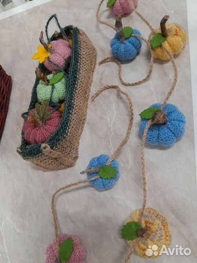 Гирлянда из вязаных тыкв