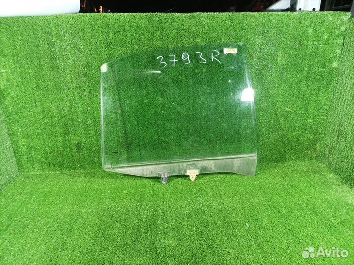 Стекло боковой двери Nissan Primera P11 (1996-2002