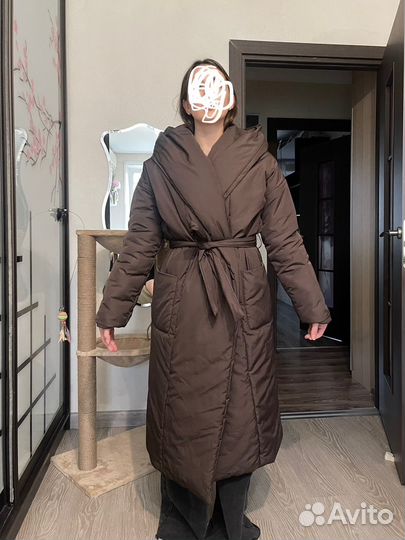 Зимний пуховик с капюшоном