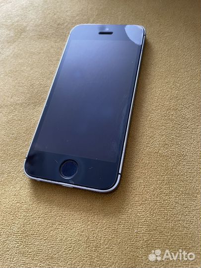 Телефон iPhone se