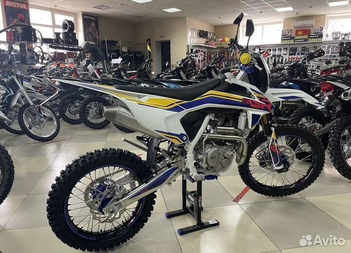 Мотоцикл GR2 Pro 300 (вод.охл.ZS174MN) 21/18 (2022