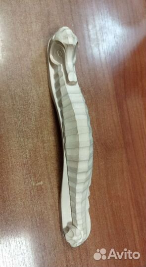 Дверная ручка деревянная резная