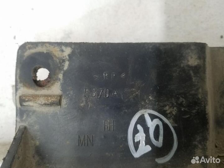 Брызговик задний правый Mitsubishi L200 4