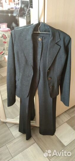 Брючный костюм женский