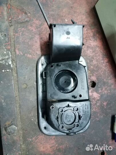 Лючок бензобака сценик 2