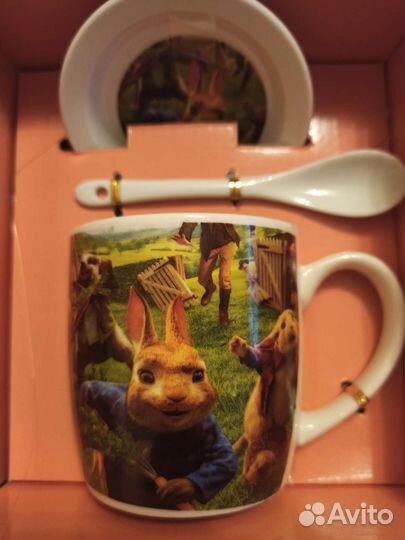 Чашка с блюдцем и ложкой