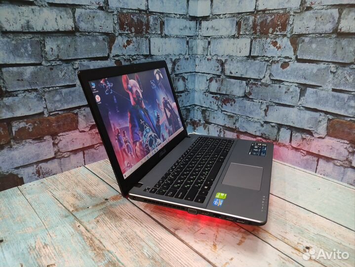 Игровой ноутбук Asus i3/8gb/2 видеокарты