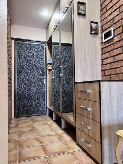 5-к. квартира, 101 м², 9/9 эт.