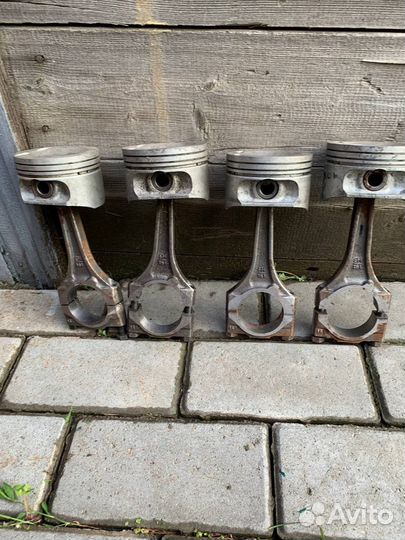 Шатун с поршнем (комплект)