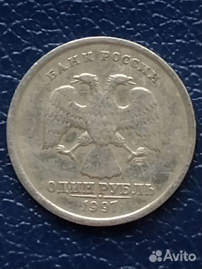 Монета 1 рубль с поворотом