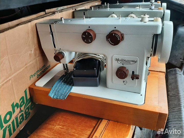 Швейная машинка Чайка 143