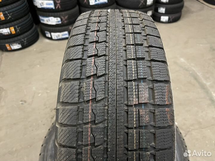 Nitto NT90W 225/60 R17 99Q