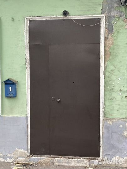 Дверь — перегородка подъездная