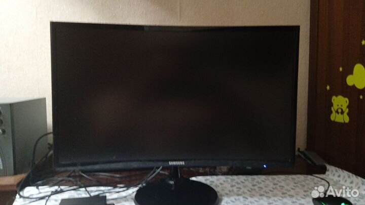Изогнутый fullHD монитор Samsung C24F390FHI 23.5