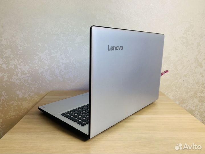 Тонкий, современный ноутбук